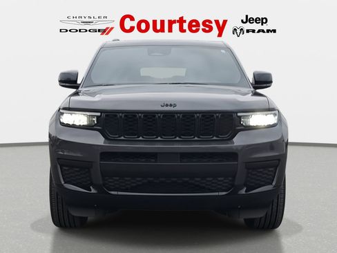 New 2025 Jeep Grand Cherokee L Altitude image 8