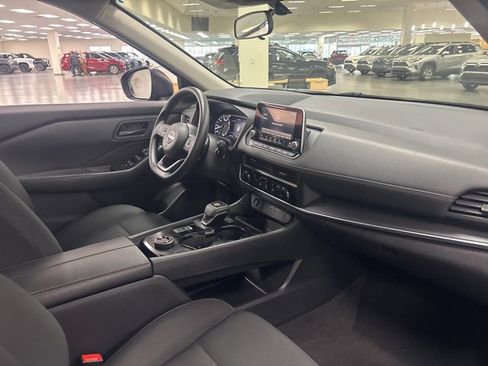 Used 2024 Nissan Rogue S image 9