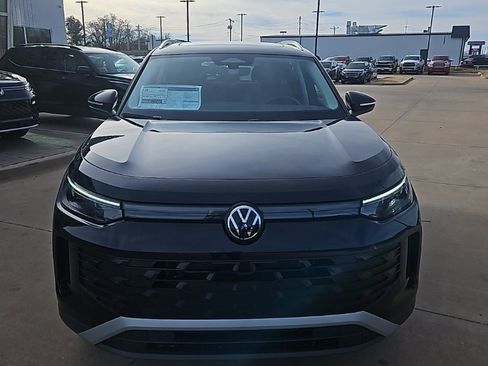 New 2026 Volkswagen Tiguan SE image 2