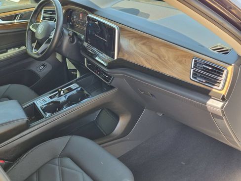 Used 2025 Volkswagen Atlas SE FWD image 28