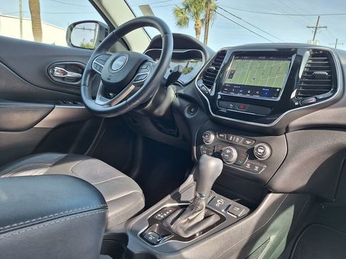 Used 2019 Jeep Cherokee Limited image 25