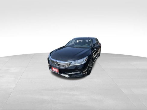 Used 2016 Honda Accord Touring image 4