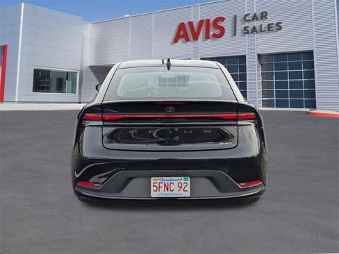 Used 2025 Toyota Prius LE image 5