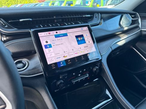 Used 2023 Jeep Grand Cherokee 30th Anniversary image 27