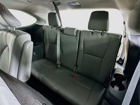Used 2022 Toyota Highlander XLE FWD image 30