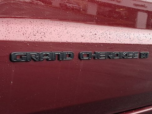 Certified 2022 Jeep Grand Cherokee Laredo X image 29
