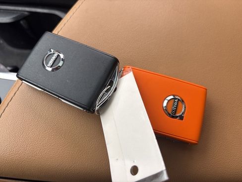 Used 2024 Volvo XC60 B5 Ultimate w/ Protection Package Premier image 28