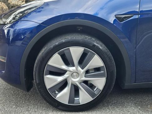 Used 2023 Tesla Model Y Long Range image 18