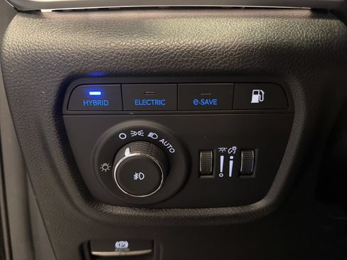 Used 2025 Jeep Grand Cherokee Limited 4xe AWD/4WD image 18
