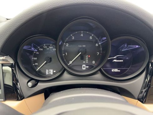 Used 2025 Porsche Macan Turbo image 57