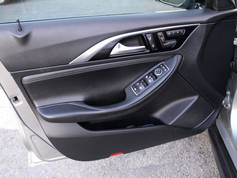 Used 2018 INFINITI QX30 AWD image 8