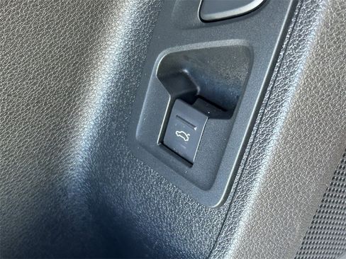 Used 2024 Audi Q3 2.0T Premium image 29