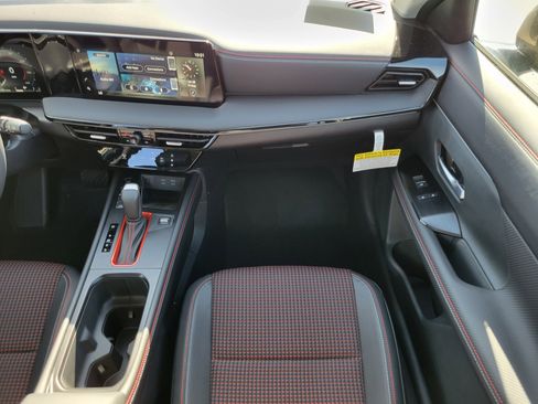 New 2025 Nissan Kicks SR image 23