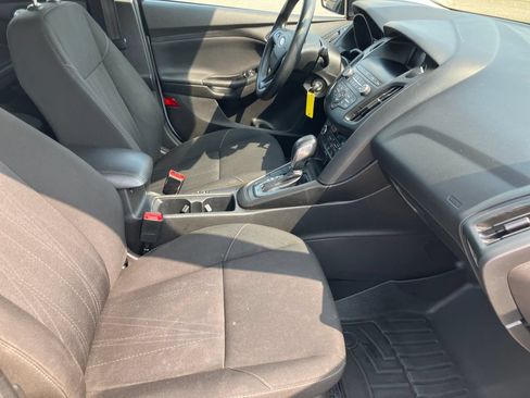 Used 2018 Ford Focus SE FWD image 14
