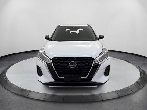Used 2021 Nissan Kicks S FWD image 2
