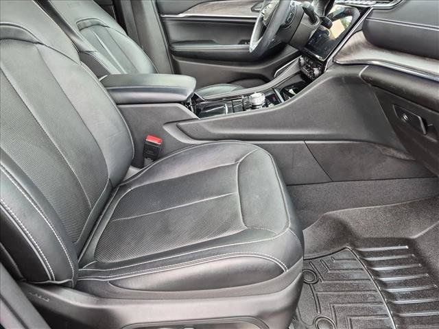 Used 2023 Jeep Grand Cherokee Overland AWD/4WD image 22