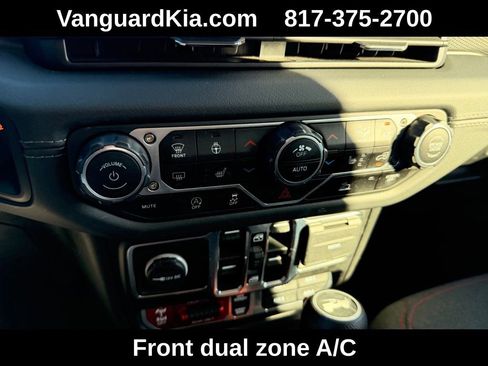 Used 2024 Jeep Wrangler Rubicon w/ Technology Group image 21