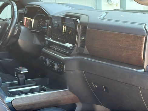 Used 2022 Chevrolet Silverado 1500 High Country w/ High Country Premium Package image 28