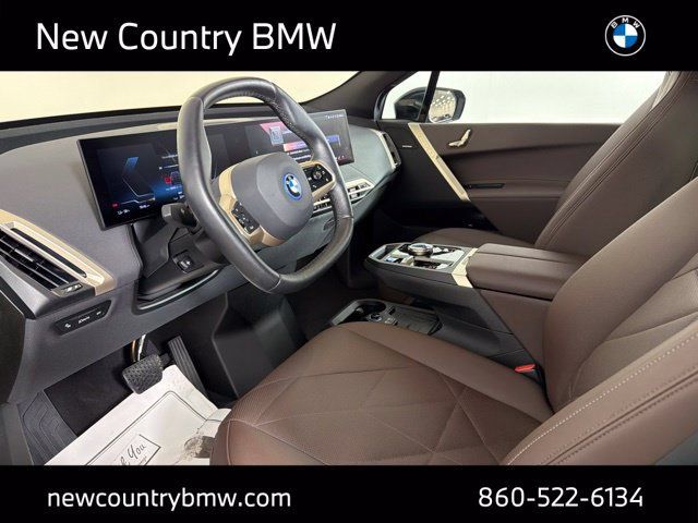 Used 2024 BMW iX xDrive50 w/ Sport Package AWD/4WD image 10
