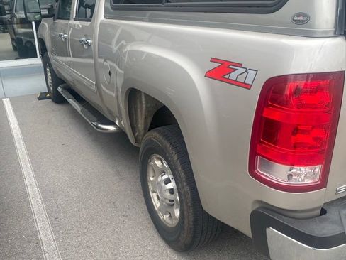 Used 2007 GMC Sierra 2500 SLT w/ Entertainment Package RWD image 4