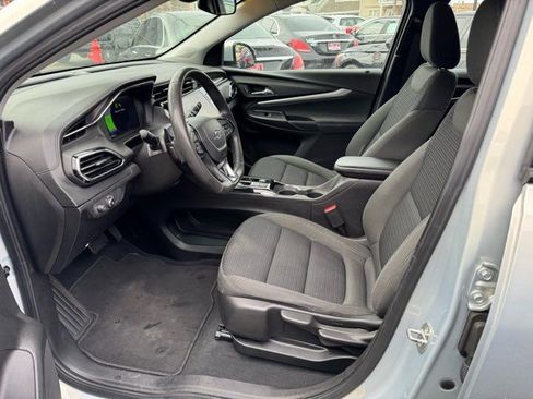 Used 2023 Chevrolet Bolt EUV LT image 9