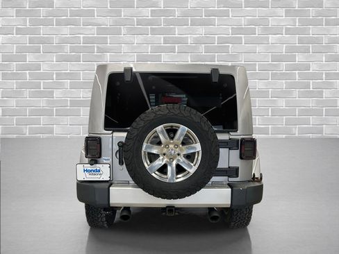 Used 2015 Jeep Wrangler Unlimited Sahara w/ Connectivity Group image 4