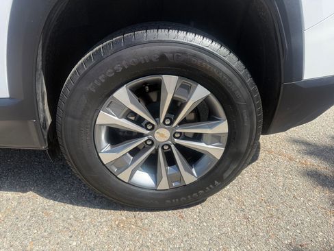 Used 2025 Chevrolet Equinox LT FWD image 28
