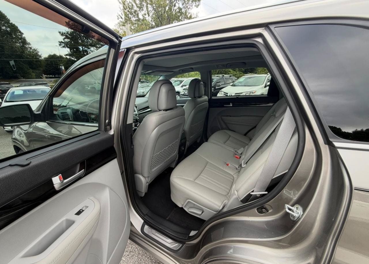 Used 2015 Kia Sorento SX FWD image 11