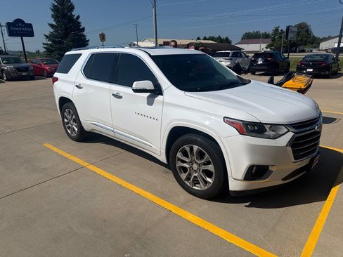 Used 2019 Chevrolet Traverse Premier w/ Driver Confidence II Package FWD image 1