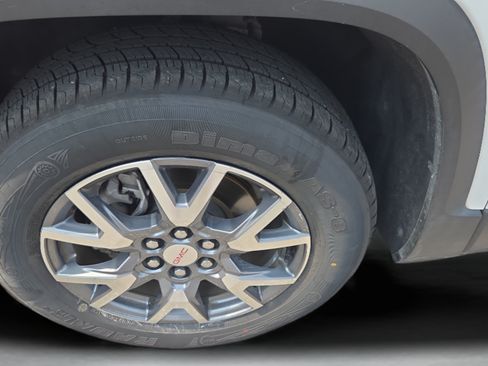 Used 2023 GMC Acadia SLT FWD image 9