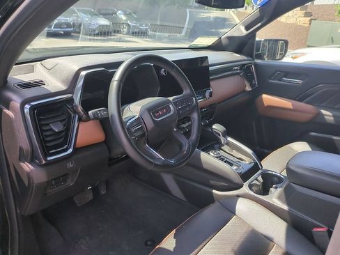 Used 2023 GMC Canyon AT4 w/ AT4 Premium Package AWD/4WD image 9