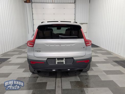 Used 2024 Volvo XC40 B5 Ultimate w/ Protection Package Premier image 3