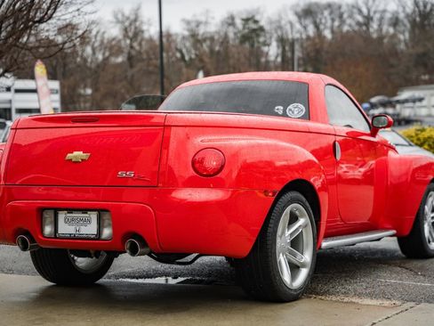Used 2003 Chevrolet SSR w/ Preferred Equipment Group image 4