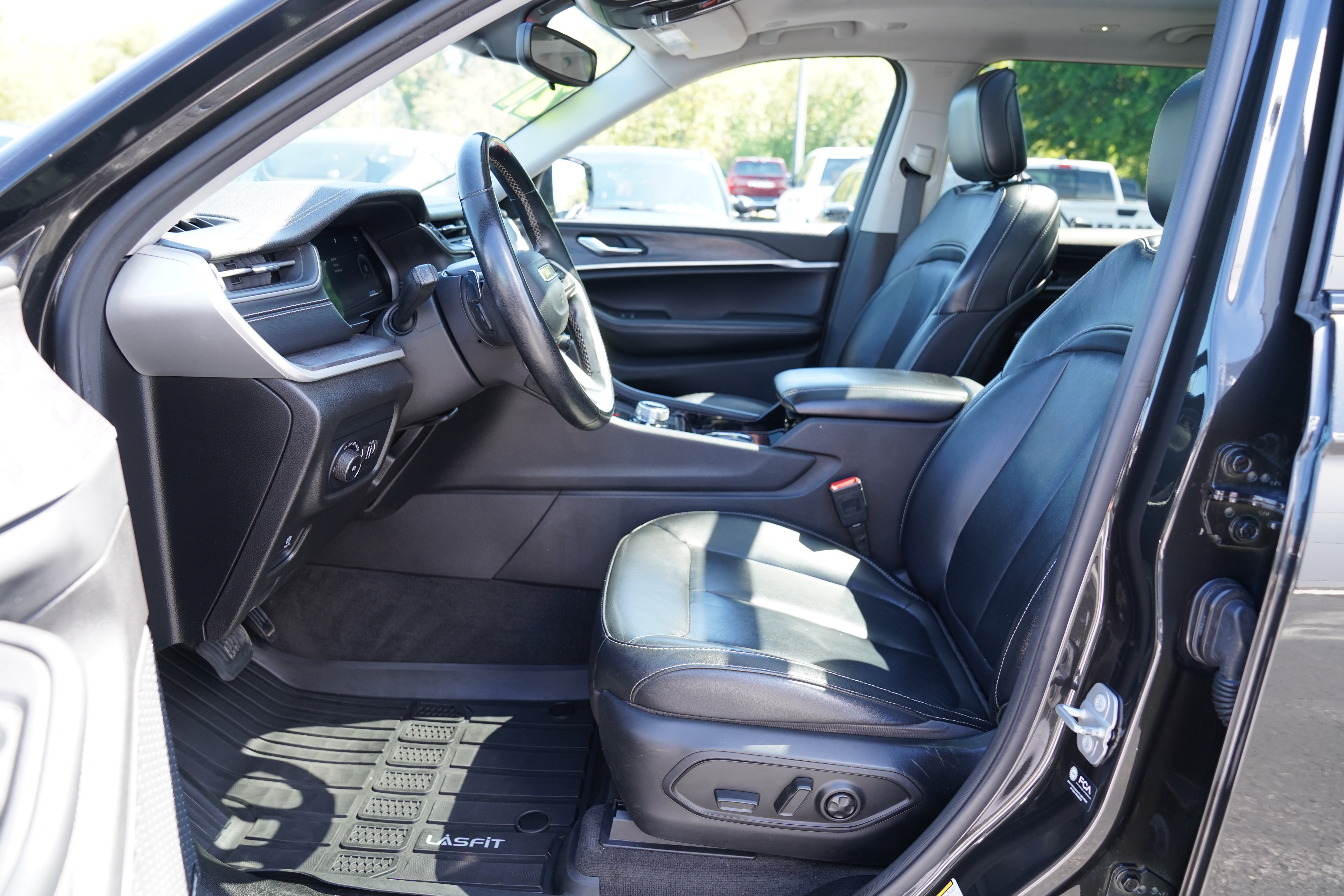 Used 2021 Jeep Grand Cherokee L Limited AWD/4WD image 4