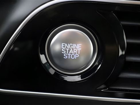 Used 2023 Genesis G70 2.0T image 21