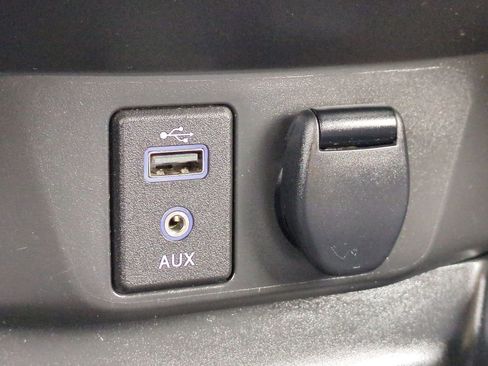 Used 2017 Nissan Rogue SV w/ Sun & Sound Touring Package image 33