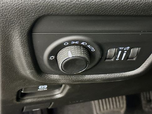 Used 2023 Jeep Grand Cherokee Altitude image 17