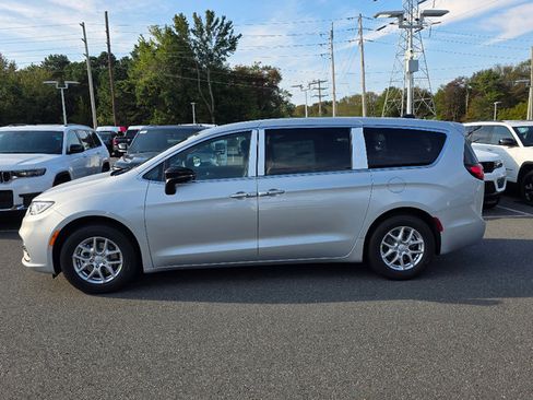 New 2026 Chrysler Pacifica Select image 9