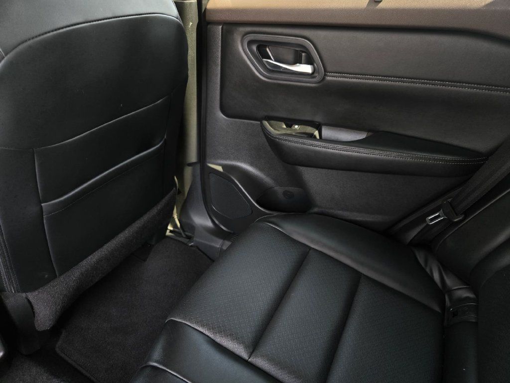 Used 2023 Nissan Rogue SV w/ SV Premium B Package FWD image 14