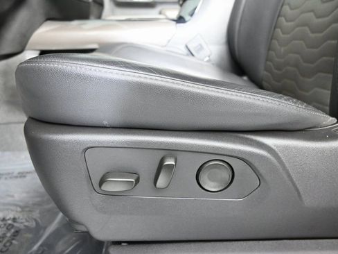 Used 2024 Chevrolet Silverado 2500 ZR2 w/ Technology Package image 22