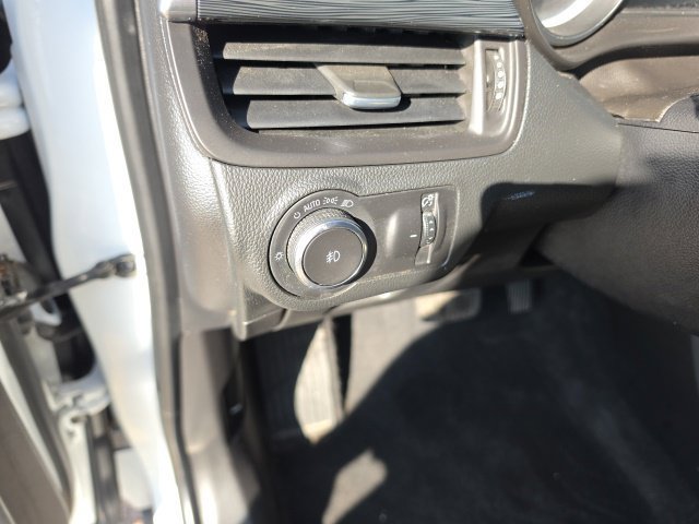 Used 2017 Buick Envision Essence FWD image 18