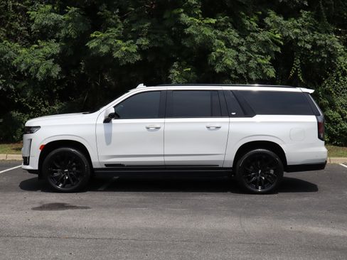 Used 2022 Cadillac Escalade ESV Sport w/ Touring Package AWD/4WD image 3