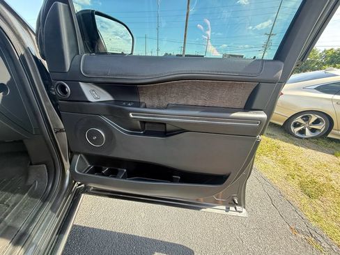 Used 2021 Ford Expedition Max Limited AWD/4WD image 23