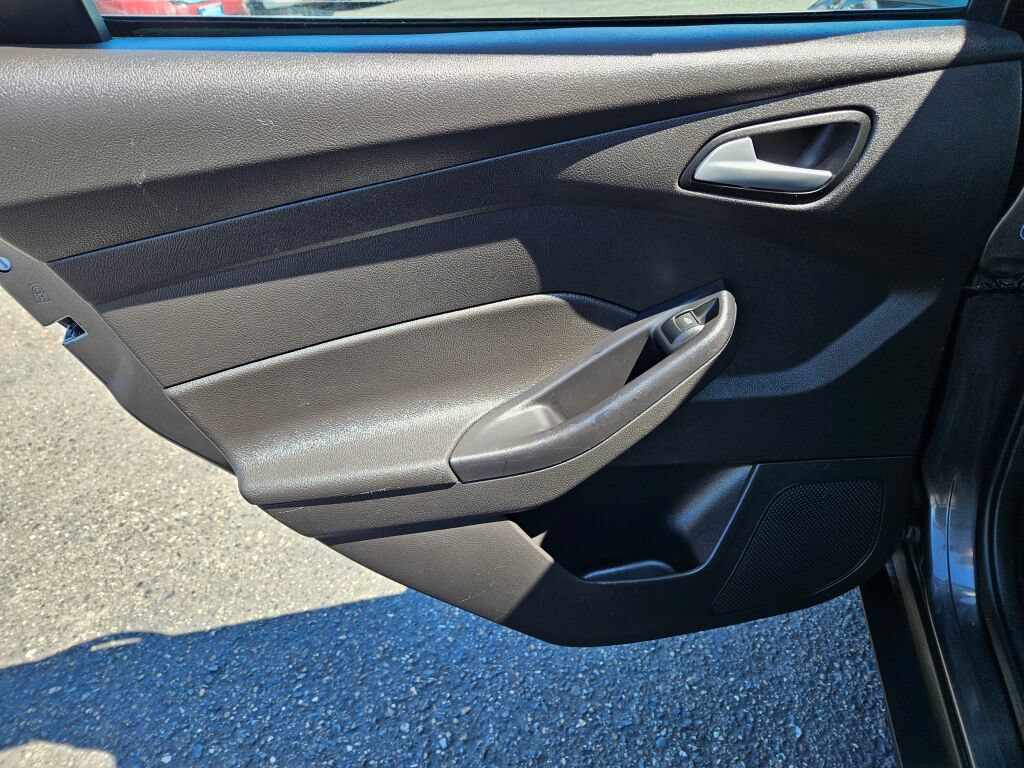 Used 2017 Ford Focus SE FWD image 15
