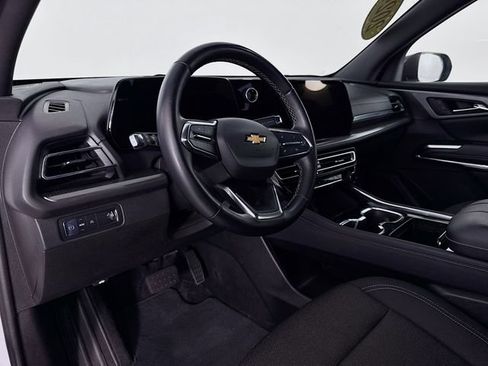 Used 2024 Chevrolet Traverse LT FWD image 9