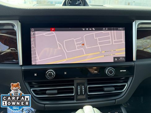 Used 2023 Porsche Macan S image 12