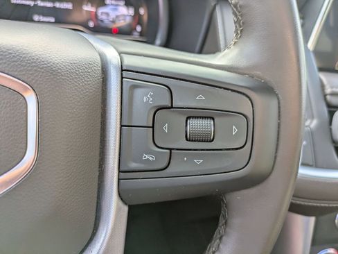 Used 2023 GMC Yukon XL SLT w/ SLT Premium Package image 21