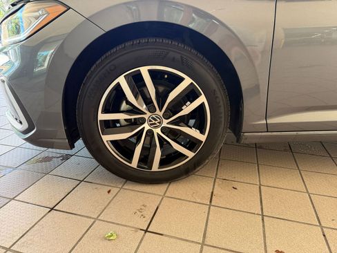 Used 2025 Volkswagen Jetta SE image 23