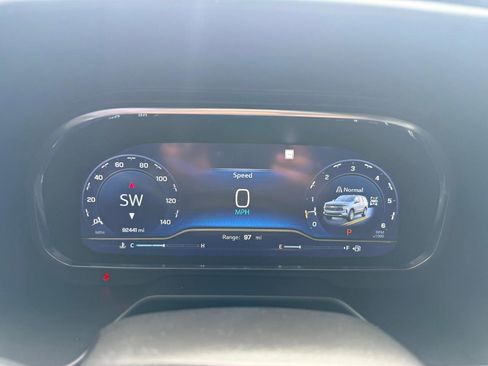 Used 2022 Chevrolet Tahoe LT w/ Luxury Package image 38