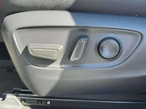 Used 2022 Toyota RAV4 SE w/ Weather & Moonroof Package AWD/4WD image 18